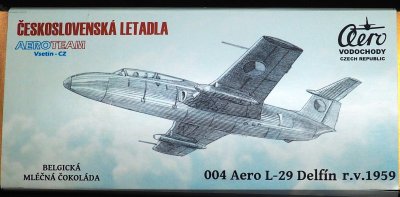 CSH 004 Čokoláda sběratelská s motivem letounu Aero L-29 Delfín